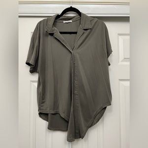 Tie front button up top